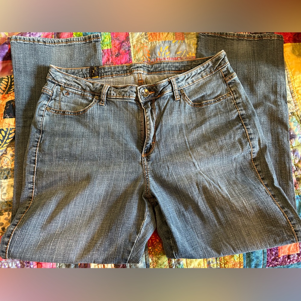 Aura by Wrangler, size 16 short